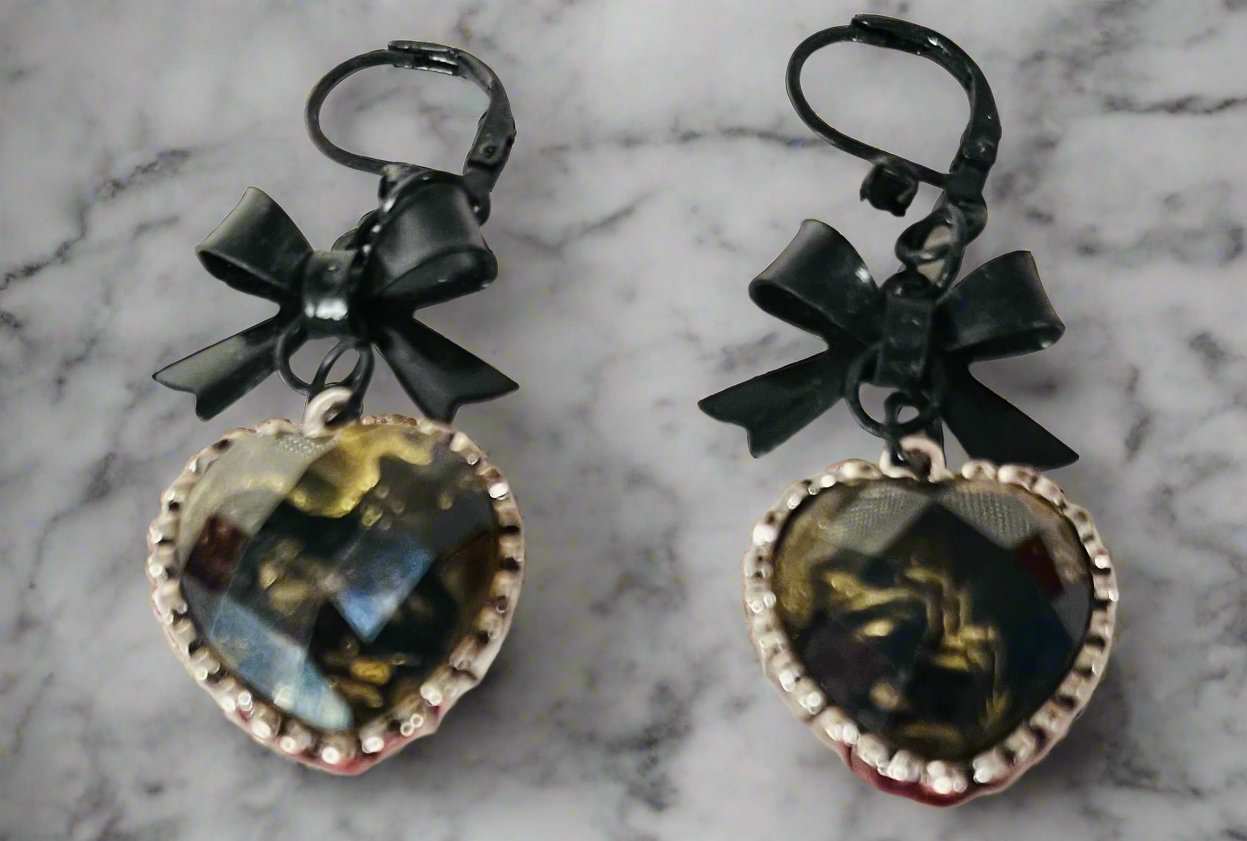 BLACK HEART EARRINGS WITH A BOW❣️