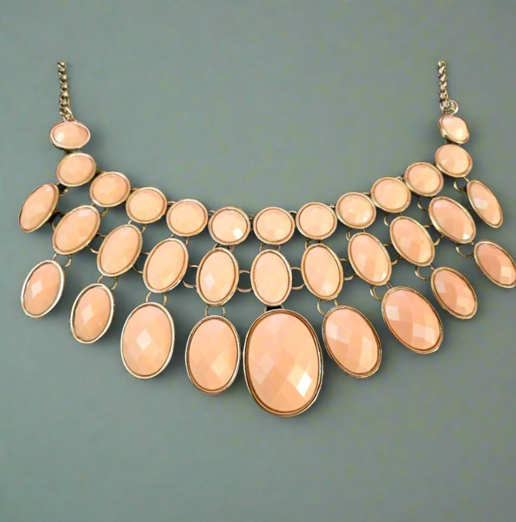 MAKE THIS PRETTY PINK NECKLESS YOURS!